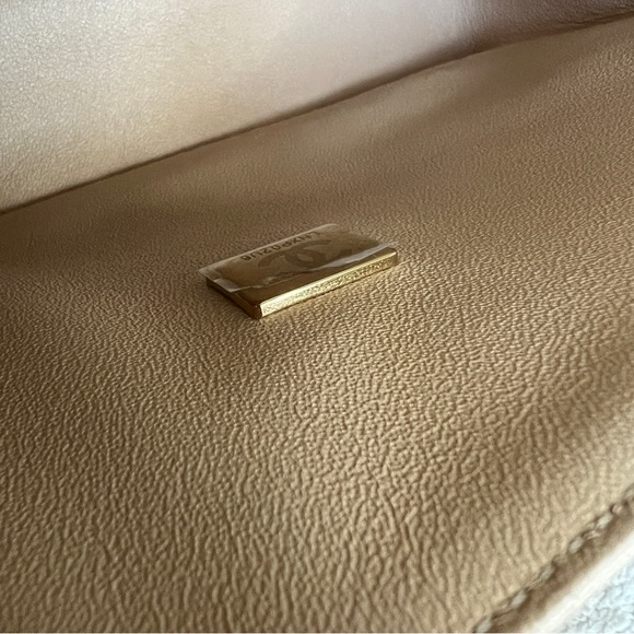 Chanel Medium Classic Beige - Microchip - Picture 8 of 11